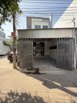 Bán nhà Phú Hoà gần trường cấp 2 Phú Hoà, nhà 1 trệt 1 lâu, 3PN sân oto căn góc thoáng giá rẻ