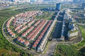 Cho thuê shophouse tại Sarina Condominium, 100 triệu, 240m2, 3 tầng, cơ bản