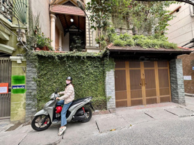 Bán nhà góc 3 mặt thoáng view hồ trung tâm Quận Ba Đình