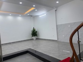 Nhà Đội Cấn - Văn Cao 41m2 x 5 tầng - Ngõ thông thoáng - Sổ đỏ vuông đẹp.