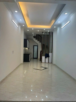 Trung tâm Ba Đình 34m2 x 5 tầng - Sổ vuông - Gần phố, cách ô tô dừng đỗ.