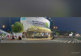 Cho thuê nhà siêu vị trí ngang 13m góc 3 mặt tiền vòng xoay Phạm Văn Đồng chỉ 55tr/tháng