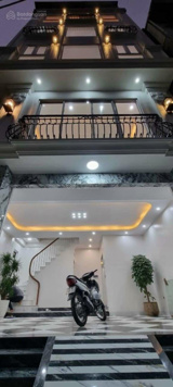 Tôi cần cho thuê nhanh nhà siêu đẹp tại phố Đội Cấn, 60m2 x 5 tầng, full đồ. Giá thuê chỉ 18tr/th