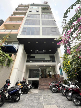 Tòa Nhà MT Hoàng Hoa Thám, Ngay Ga T3 Mới. DT: 8x30m. 1 Hầm 8 Tầng. Sàn Suốt. PCCC. Giá 120tr/Tháng