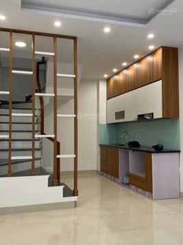 Nhà mới xây phố Bạch Mai, 31m2, 5 tầng, mặt tiền 4.5m, giá 5 tỷ