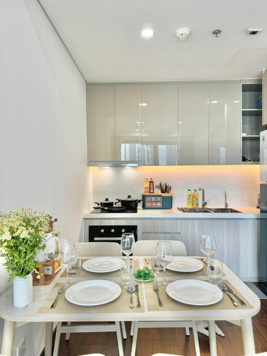 Tôi chính chủ chuyển chỗ làm nên cần bán gấp căn 2PN + view hồ tòa A. LH 0975 982 499