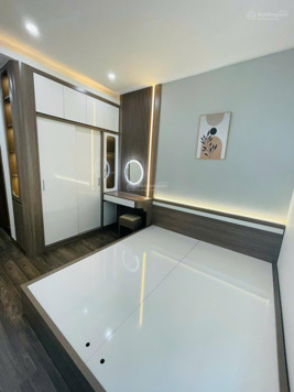 Giá rẻ, Bán gấp căn hộ VP5 Linh Đàm 2PN2WC đầy đủ nội thất đẹp