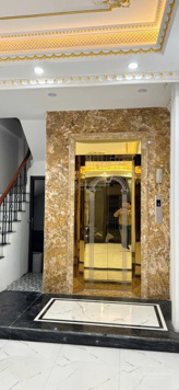 Bán nhà Xuân La thang máy 38m x 6 tầng - nội thất nhập khẩu - sân để xe thoáng rộng