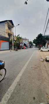 Đất đẹp mặt tiền rộng. Mặt phố kinh doanh ô tô tải tránh. Nằm trên trục đường 23B