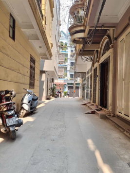 Siêu phẩm Ba Đình 42m2 x 5 tầng  - 2 mặt thoáng - Ngõ thông kinh doanh - Ô tô.