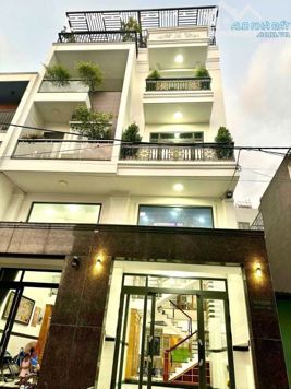 ĐỐNG ĐA-Tôn đức Thắng 36 M2 4 TẦNG 6.5 TỶ SỔ VUÔNG, CÓ SÂN Pickleball 1200m2 TRƯỚC Cửa NHÀ