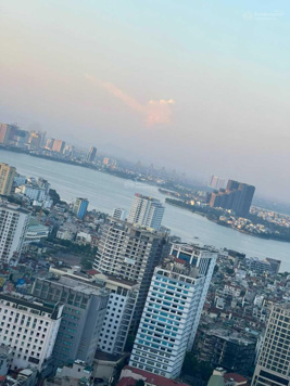 Quỹ căn 3 phòng ngủ Vinhomes Metropolis cần bán gấp, full nội thất, view Hồ Tây, LH: 0982 040 ***