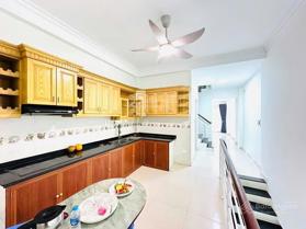 Bán gấp nhà riêng, sát DH Phenikaa, 52m2, 5 tầng, giá hơn 5 tỷ, ở, cho thuê, dòng tiền