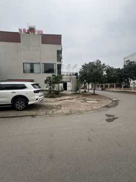 Lô góc khu 31ha, đường rộng 13m có vỉa hè, kinh doanh tốt. LH: 0379483926