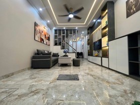 Nhà đẹp Tây Hồ 50m2 x mặt tiền 4M - Full nội thất - Gần ô tô đỗ.