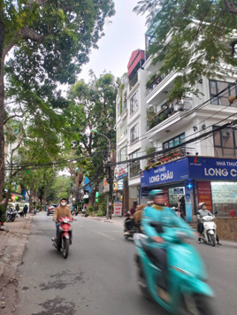 Bán nhà mặt phố Quận Tây Hồ, không quy hoạch, 3 mặt thoáng. 75m2 x MT 5.3m, giá 24,5 tỷ