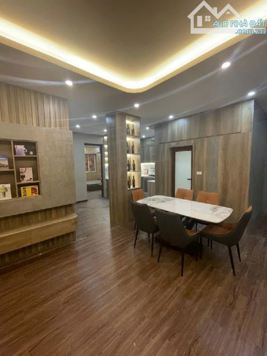 Bán chung cư quận Tây Hồ 110m2, 3 ngủ, giá 5,75 tỷ.