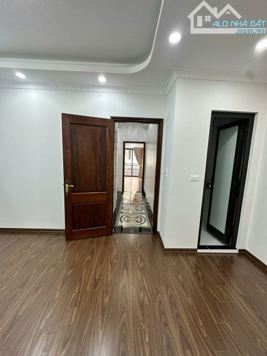 Bán nhà phân lô phố Kim Đồng, 65m2, MT5m, Thang máy, ô tô tránh, lô góc, giá 21 tỷ