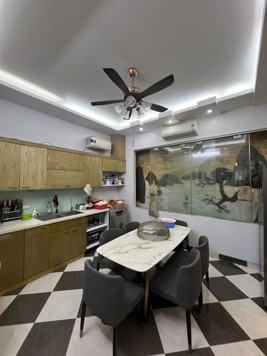 Nhà đẹp Tây Hồ 60m2 x mặt tiền 4.5M - Ô tô tránh - 2 thoáng trước sau - Gara ô tô 7 chỗ.