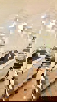 Bán nhà phố La Thành,Ba Đình, ô tô tránh, tòa căn hộ cho thuê 7 tầng thang máy 118m2 giá 38.6 tỷ