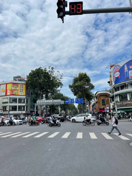 CHO THUÊ VỊ TRÍ VÀNG NGAY NGÃ 4 THĐ-NGUYỄN THÁI HỌC. MT TRẦN HƯNG ĐẠO Q.1-5 LẦU- 125M2 CHỈ 180TR/TH