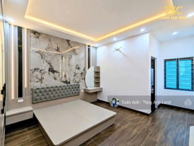 Bán nhà 5 tầng 80m2 thang máy, khu phố Tô Vũ, Văn Cao