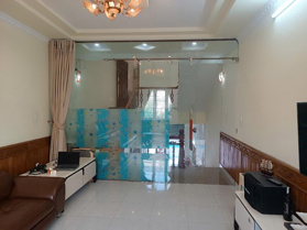 Ngôi nhà 3 tầng dân xây độc lập tại Tô Vũ - Văn Cao - Đường rộng 12m