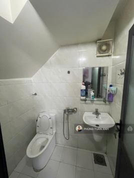NHÀ ĐỘC LẬP 4,5 TẦNG Ô TÔ VÀO TẬN CỬA ĐÔNG TRÀ.