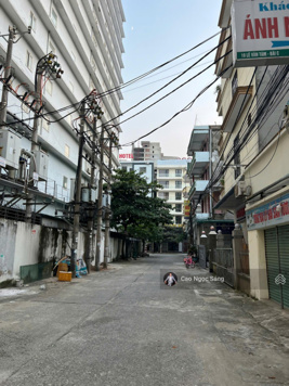 Cần bán nhanh khách sạn đường Lê Văn Tám diện tích 440m2, xây 375 m2, 23 phòng. Sẵn sổ đỏ