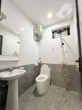 Bán nhà 4 tầng Phố Ngô Gia Tự chỉ 2,5 tỷ. Sân cổng rộng, thừa công năng, full tiện ích, về ở ngay