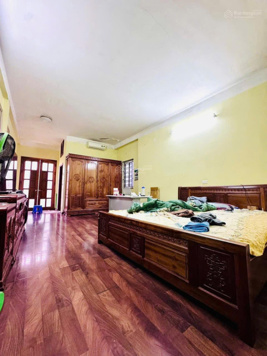 Chính chủ bán gấp nhà đẹp, thang máy 59m2 sát Lăng Bác, 60 m ra mặt phố Ngọc Hà