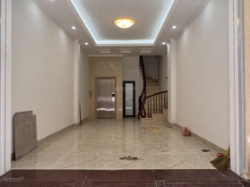 Nhà mới 6 tầng thang máy đối diện Lăng Bác, DTXD 40m2, MT 3.5m nở hậu, cách phố Hoàng Hoa Thám 10m