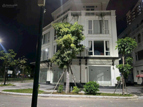 Nhà 3 mặt tiền 216m2 KDT Phú Mỹ An TP Huế full nội thất