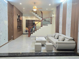 Trung tâm Cầu Giấy - giá ngon - nội thất sang xịn - gần phố - móng lên tầng vô tư