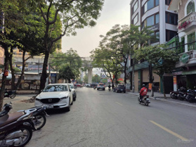 Cực hiếm! Tòa văn phòng cao cấp - 9 tầng thang máy - khu vực trung tâm quận Cầu Giấy