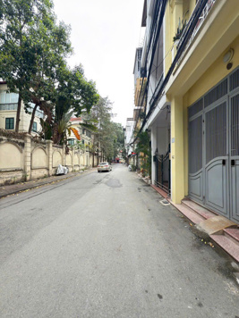 Trung tâm Ba Đình 65m2 x 4 tầng - Sân để xe ô tô - 3 thoáng.