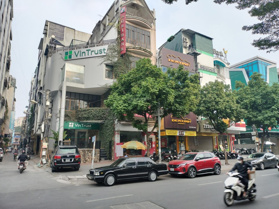 Chính chủ cần bán gấp nhà mặt phố Trung Kính 142m2 x 2 mặt thoáng vỉa hè rộng KD sầm uất giá 56 tỷ