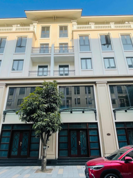 Bán Nhà Biệt Thự The Crown - Vinhomes Ocean Park 3, 9 tỷ, 75m2, view đẹp chỉ với