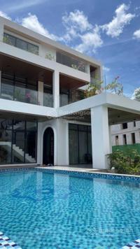 Bán biệt thự nghỉ dưỡng lô góc, hướng đẹp tại Ivory Villa, Hòa Bình, sổ lâu dài, giá thương lượng