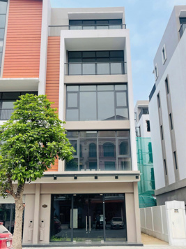 Kính mời quý anh chị nhanh tay vào. Đẹp nhất nhì đất Vinhomes OCP3 - Căn shop