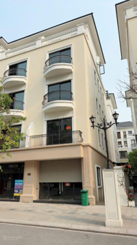 Cần tiền gấp bán cắt lỗ gần 2 tỷ. Xẻ khe VIP 112m2 đường 20m thông biển hồ, chung cư