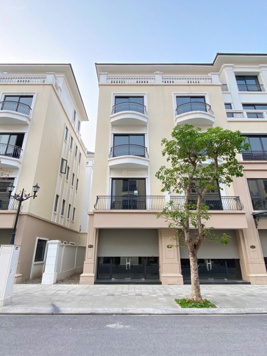 Rẻ nhất căn liền kề xẻ khe (3 mặt thoáng) siêu rẻ chỉ 8.9 tỷ, đã có nhà xây 5 tầng