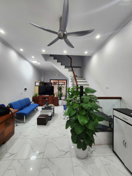 Cắt lỗ 48m, sẵn sổ đỏ, hoàn thiện 5 tầng đẹp tại Cọ Xanh, Vin 2. Giá hơn 7tỉ