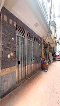 Bán nhà Trung Kính - Trung Hòa 42m2 x 5 tầng, MT 3,8m, 8.2 tỷ.