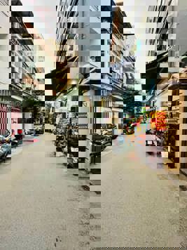 Bán nhà Lạc Long Quân, Tây Hồ. Oto tránh, kinh doanh. Nhà 40m x 5 tầng, giá 8.5 tỷ