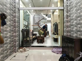 Nhà đẹp Nguyên Hồng - Ba Đình 45m2 x 5 tầng - Gần ô tô dừng đỗ - Đầy đủ nội thất.