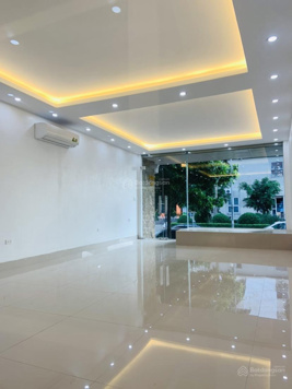 Văn phòng - kinh doanh, có thang máy, KĐT Kiến Hưng, nhà mới, thiết kế đẹp