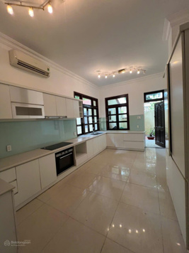 Cho thuê biệt thự 5PN, 5WC tại Quốc Hương, Thảo Điền, Quận 2, Giá: 80 triệu, Diện tích: 1.000m2