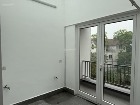 Chính chủ cho thuê BT tại Hoa Sữa, Vinhomes Riverside, 50 tr/th, nội thất đầy đủ, 4PN, 4WC, 3 tầng