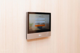 Bán căn 2PN, DT 72m2, Hướng ĐN, mặt đường Hoàng Quốc Việt, View biển, cách bãi tắm 300m